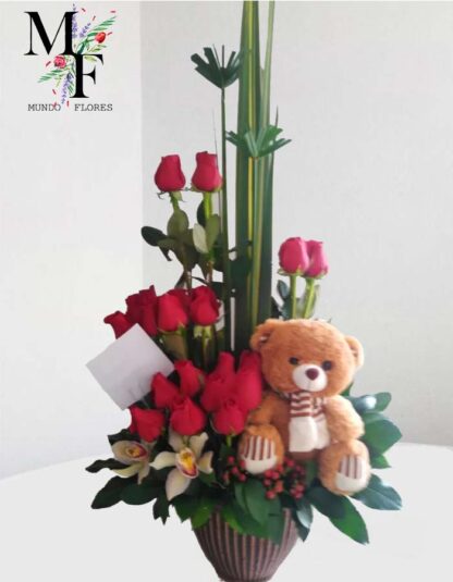 ARREGLO DE ROSAS CON PELUCHE